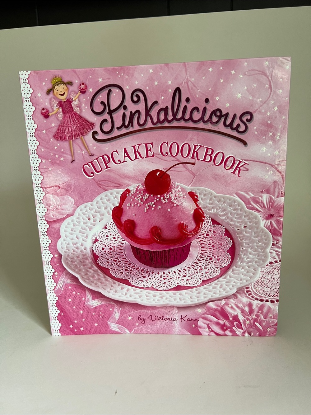 Harper Pinkalicious Cupcake Cookbook - Pink